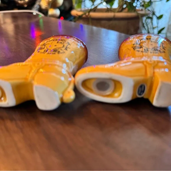 Vintage cowboy boot salt and pepper shakers - Picture 5 of 6